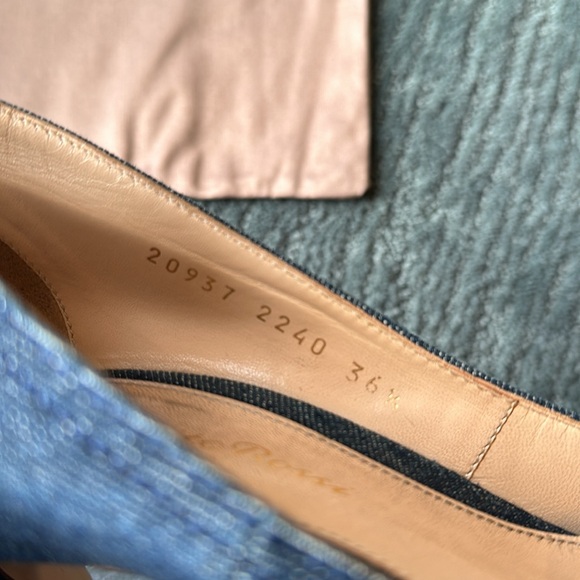 Designer Gianvito Rossi Denim cloth pumps GOOD condition. On Trend GREAT price - Picture 4 of 6